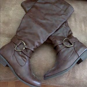 Women’s brown boots